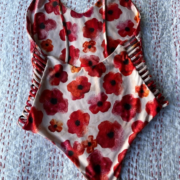 One piece bathing suit - Picture 2 of 3